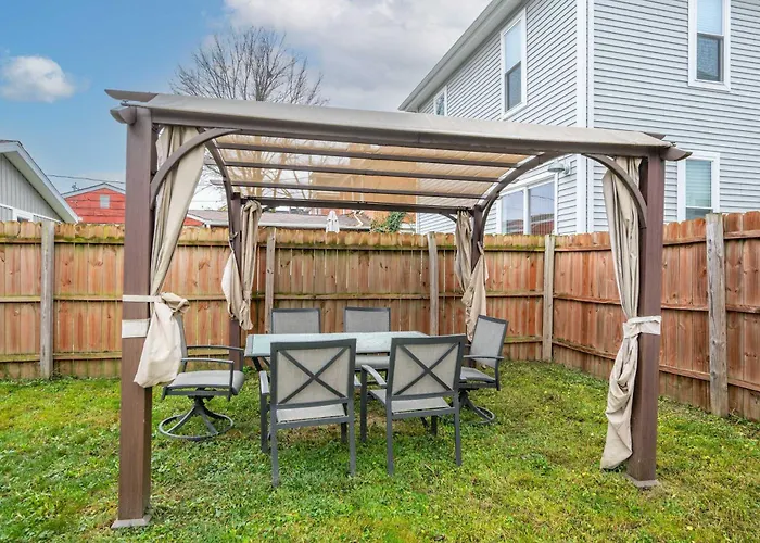 Сasa de vacaciones The Restful Roost W Hot Tub Columbus